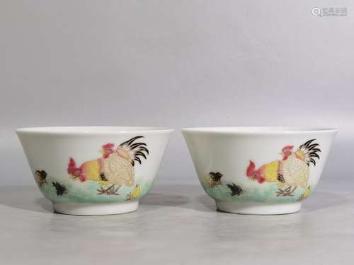 Pastel chicken cylinder cups of a pair of high caliber 9.4 4...