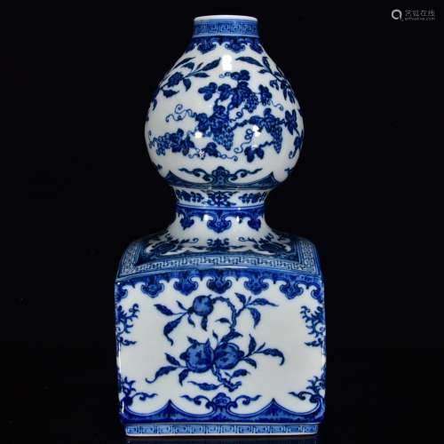 Blue and white flowers and grain gourd bottle of 32 * 15 nat...