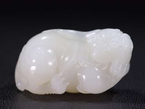 Xinjiang hetian jade, the mythical wild animal jade piecesSi...