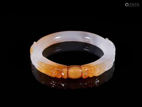 Old agate dragon playing bead braceletSpecification: a coars...