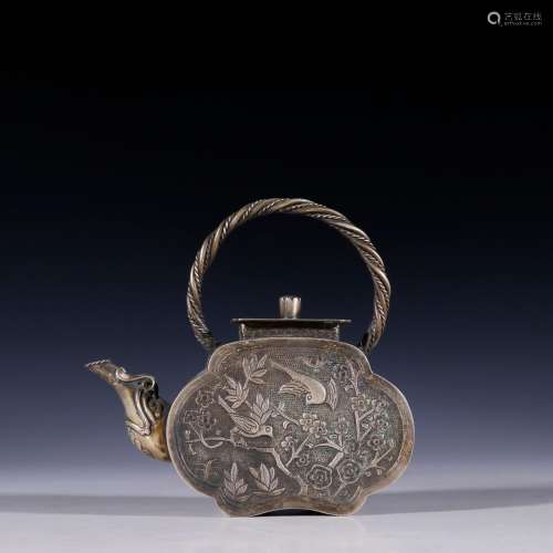 The old silver beaming teapotSpecification: high 10.1 10.6 t...