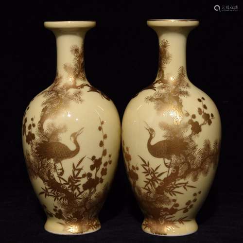 Yellow glaze colour pine crane grain bottleSize 20 by 8. 8