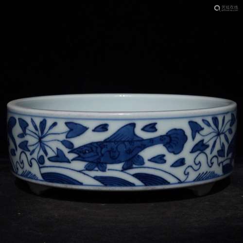 Blue and white fish grain writing brush washerSize 5.2 x14