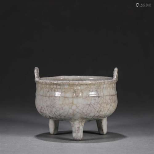 A Ge kiln porcelain double-eared censer