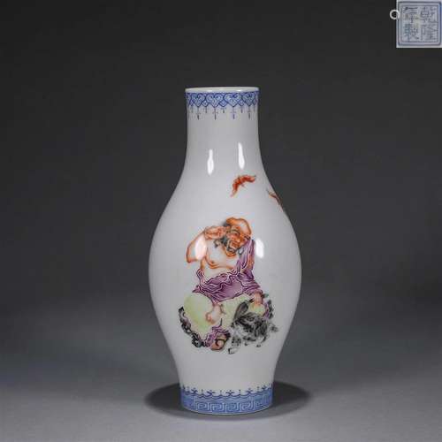 A famille rose figure porcelain olive shaped vase