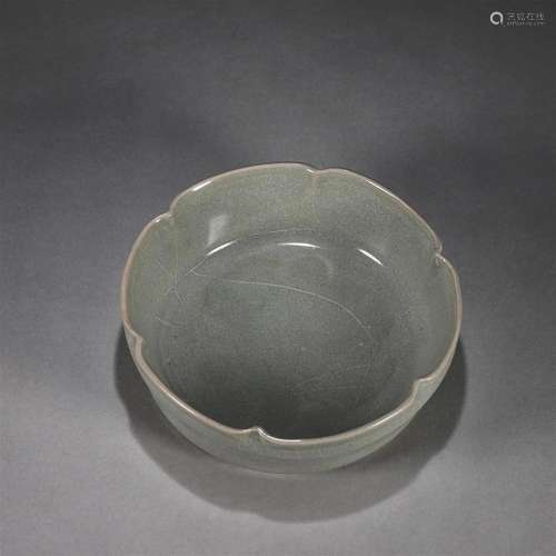 A Longquan kiln porcelain flower shaped washer