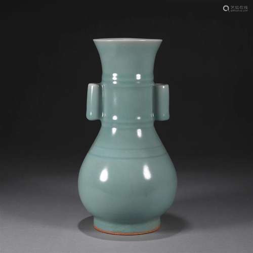 A Longquan kiln porcelain double-eared vase