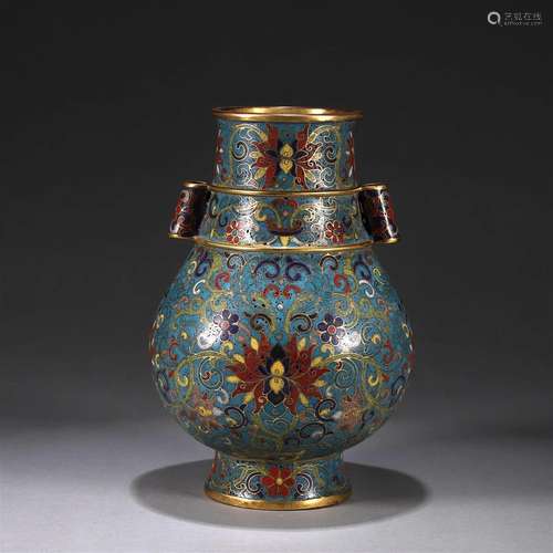 A double-eared interlocking flower patterned cloisonne vase