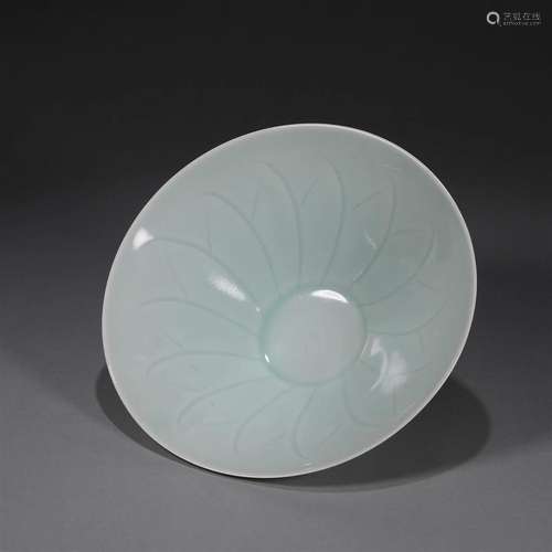 A flower carved Hutian kiln porcelain bowl