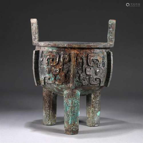 A beast face patterned archaic bronze food vessal