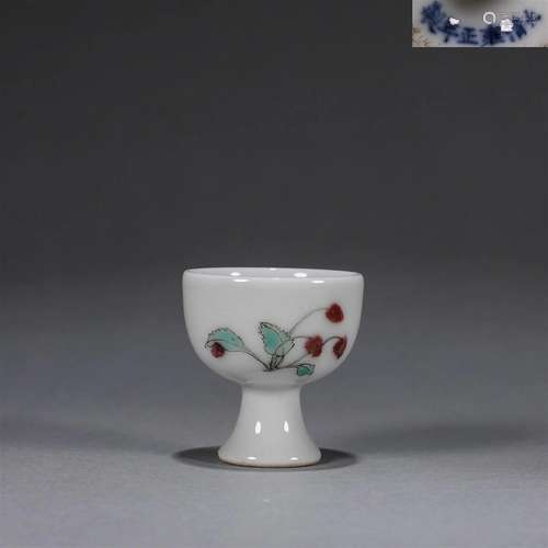 A famille rose flower porcelain cup