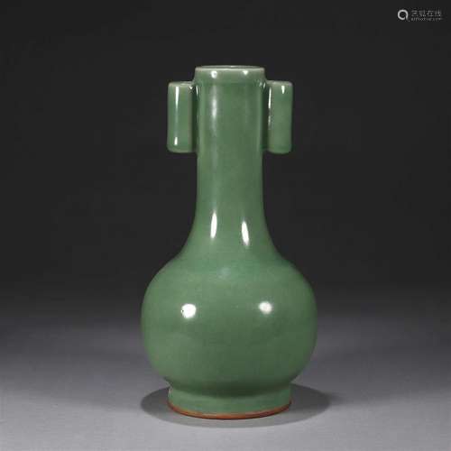 A Longquan kiln green glaze porcelain double-eared vase