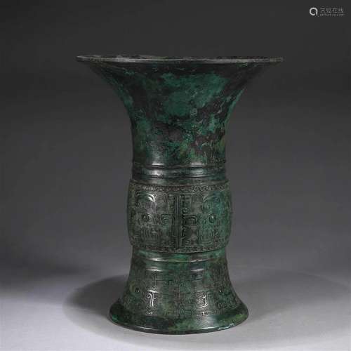 An archaic bronze ritual wine vessel