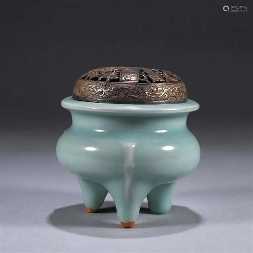 A Longquan kiln porcelain censer