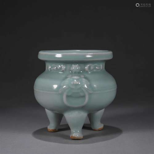 A Longquan kiln porcelain censer with lion shaped ears