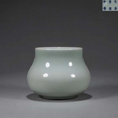 A celadon glaze porcelain water pot