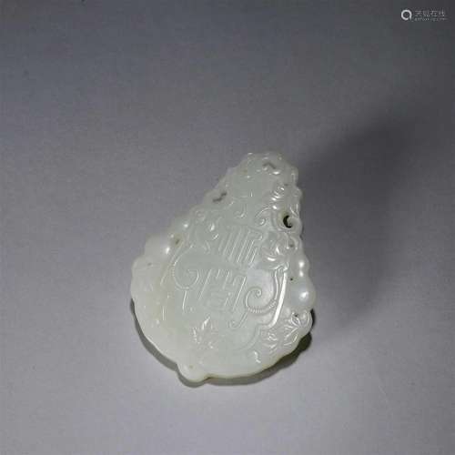 A gourd patterned jade pendant