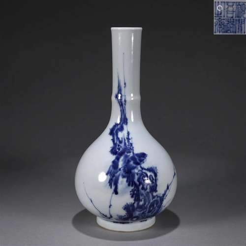 A blue and white bird porcelain vase