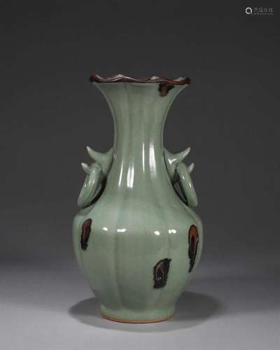 A Longquan kiln spotted porcelain vase