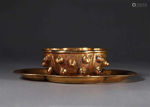 A lion patterned gilding copper cup holder