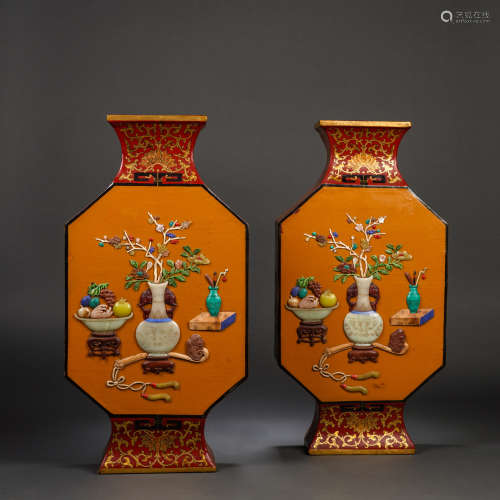 A pair of clear lacquer golden treasure inlaid vases