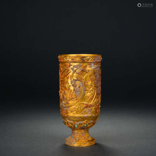 Before the Ming Dynasty, a gold cup with turquoise inlaid fl...