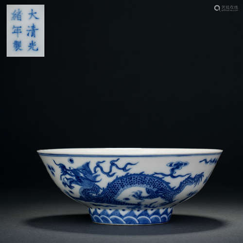 Qing blue and white dragon pattern bowl