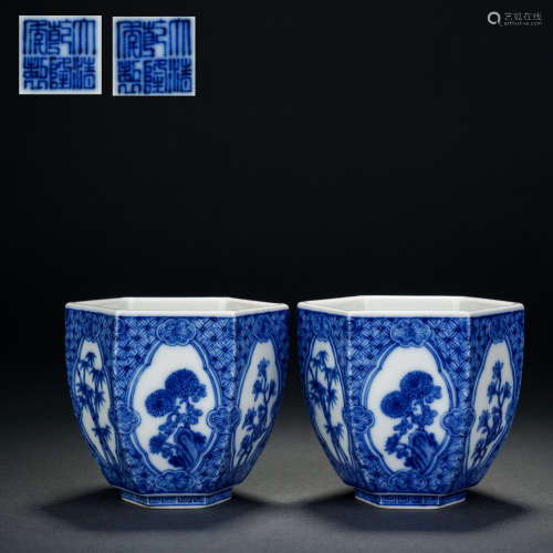 A pair of blue and white flower pots in Qing Dynasty