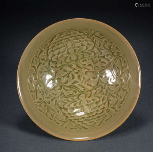 A Pre-Ming Dynasty Yue Kiln Flower Bowl