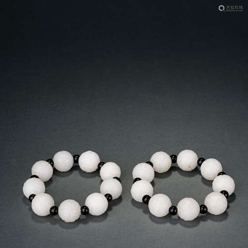 A pair of Hetian jade jewelry