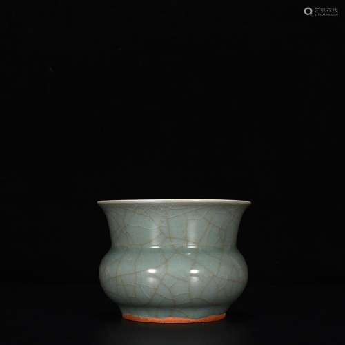 Longquan celadon slag powder blue glaze8.5 cm high 11.5 cm w...