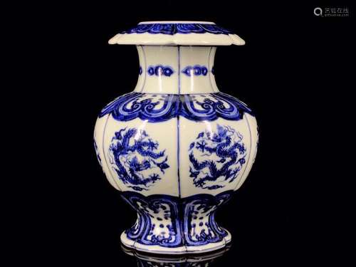 Blue and white dragon dish statue of 18.5/14.8890021567