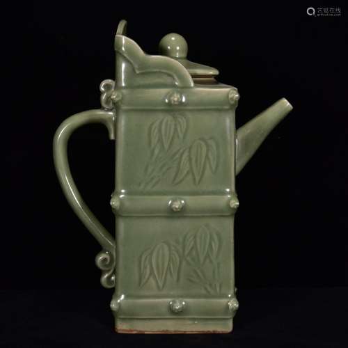 Longquan celadon hand-cut pot of 27 * 21