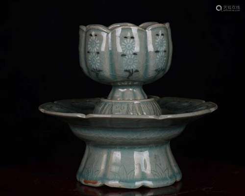 Korean celadon Mosaic folding chrysanthemums grain carved ar...