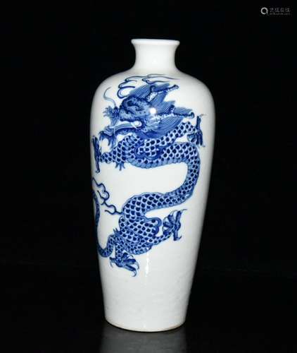 Blue and white dragon bottle x10.5 24.6 cm