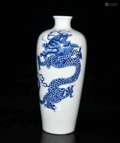 Blue and white dragon bottle x10.5 24.6 cm