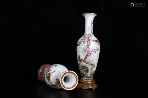 white porcelain flower of the reward bottle "a pair of ...