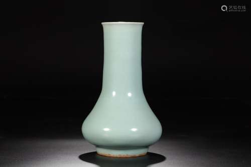 , longquan celadon powder blue glaze vaseSize: 19 cm diamete...