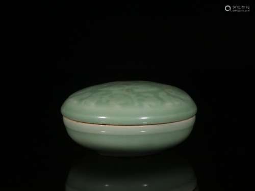 .Longquan celadon branch grain fragrant boxSize: 5 cm, to 10...