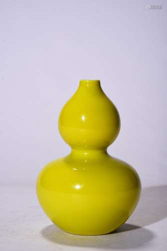 Lemon yellow glaze gourd bottle, 15 cm high, abdominal diame...
