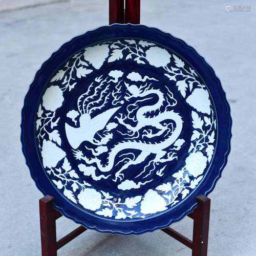 The blue glaze white dragon carving chicken tray 9 cm * 73