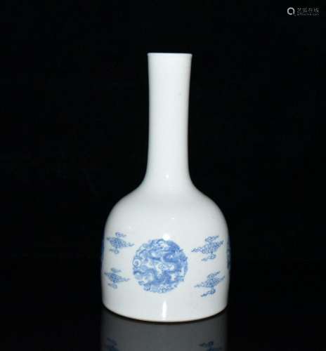 Blue and white dragon bell jar x12.1 23.3 cm
