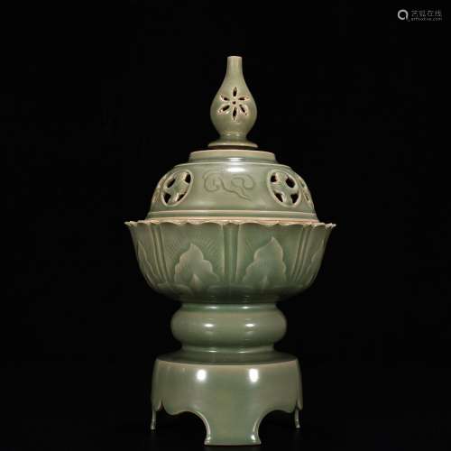 The five dynasties, the kiln celadon carved flowers lines ho...