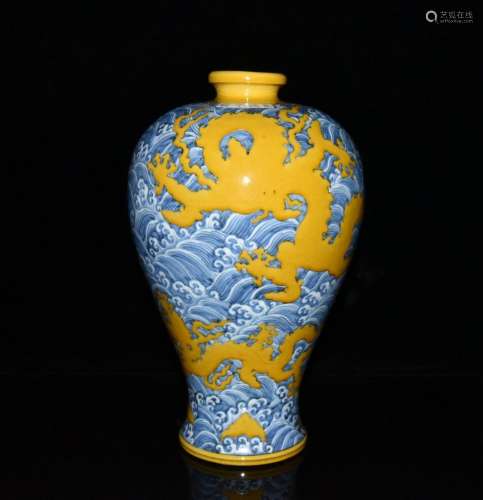 Yellow glaze blue sea dragon plum bottle 31 x18. 5 cm. 2200