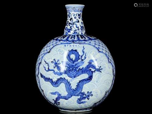 Blue and white dragon flat bottles of 44/34.6670001699