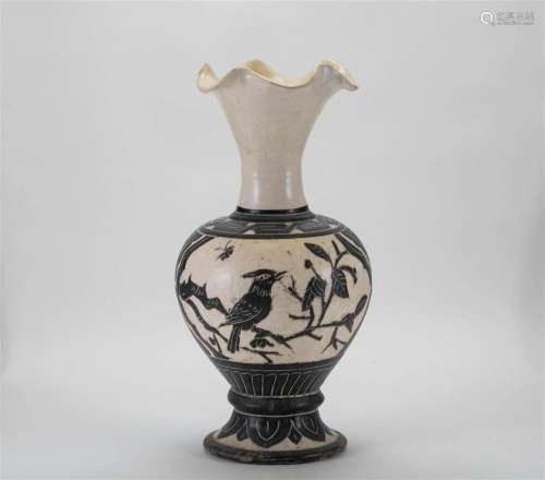 Sunflower bottle of Cizhou kiln in the Song Dynasty