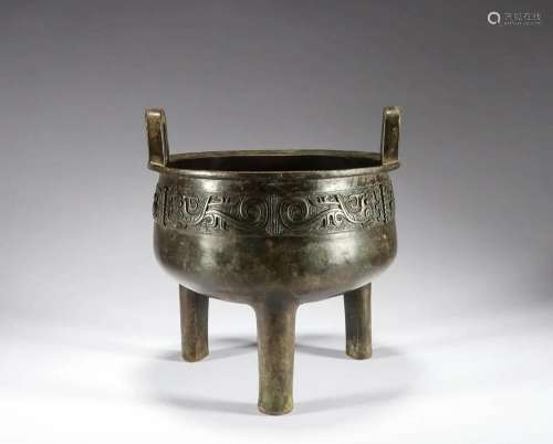 Warring States bronze tripod