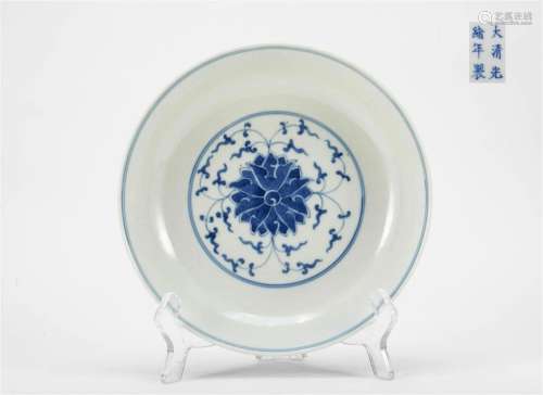 Qing Dynasty blue and white lotus dish with tangled branches