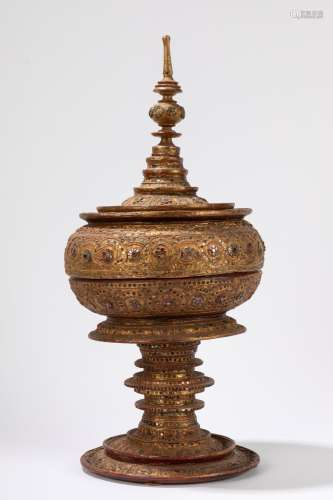 A lacquered and gilt wood offering vessel "Hsun-ok"...