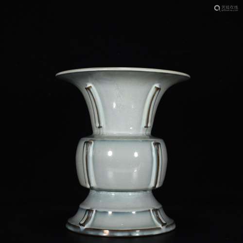 Ji chun white glaze pa per month30 cm high 27 cm wide2100